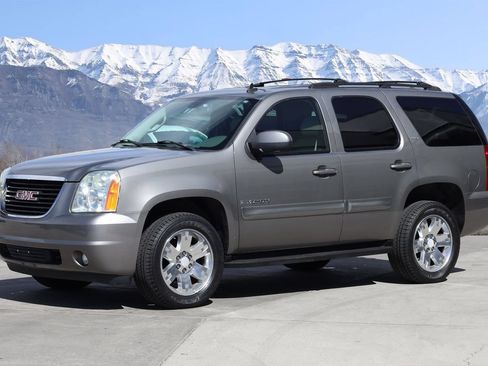 Used 2007 GMC Yukon SLT w/ SLT Preferred Equipment Group AWD/4WD image 2