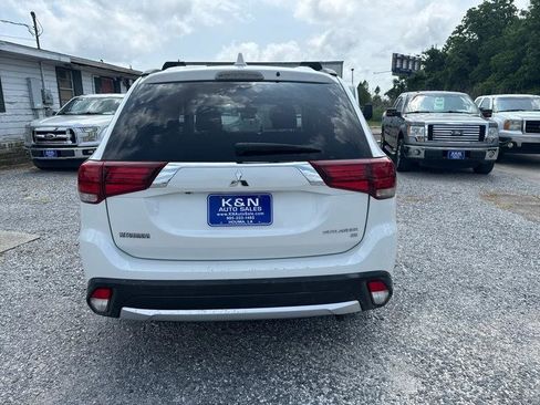 Used 2018 Mitsubishi Outlander SEL FWD image 3