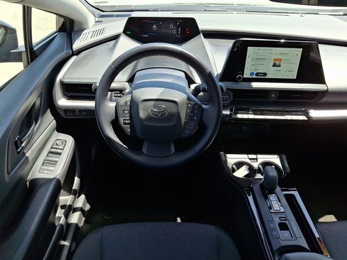 Used 2025 Toyota Prius LE FWD image 13