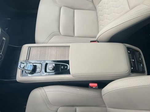 Used 2025 Volvo XC90 B5 Plus image 26