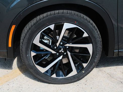 New 2025 Mitsubishi Outlander SEL image 2