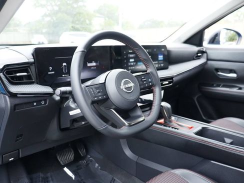 Used 2025 Nissan Kicks SR FWD image 8