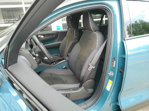 Used 2022 Volvo C40 P8 Recharge Ultimate image 14