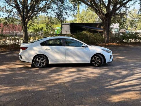 Used 2019 Kia Forte LXS FWD image 4
