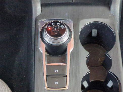 Used 2020 Ford Escape SE image 11