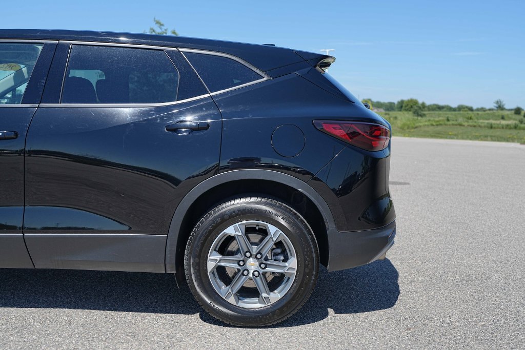 Used 2025 Chevrolet Blazer LT AWD/4WD image 13