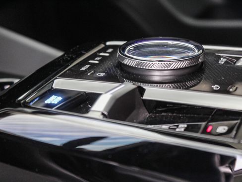 Used 2025 BMW i5 eDrive40i w/ M Sport Package image 22