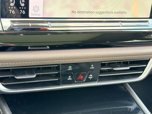 Used 2024 Volkswagen Atlas SEL AWD/4WD image 14