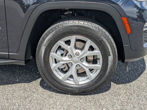 Used 2023 Jeep Grand Cherokee Limited image 10