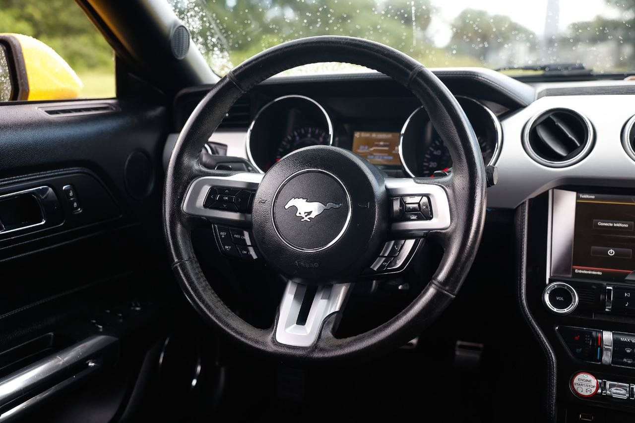 Used 2015 Ford Mustang Premium RWD image 27