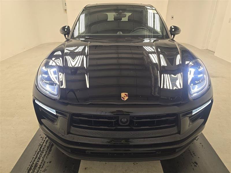 Used 2024 Porsche Macan AWD/4WD image 4