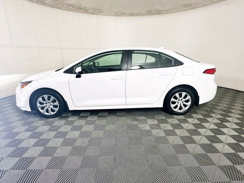 Used 2025 Toyota Corolla LE FWD image 6
