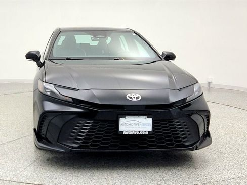 Used 2025 Toyota Camry SE image 2