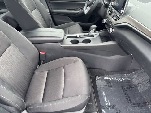 Used 2025 Nissan Altima 2.5 SV FWD image 34
