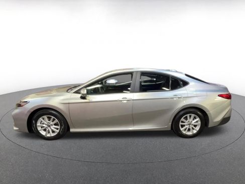 Used 2025 Toyota Camry LE image 9