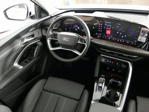 New 2025 Audi Q5 Premium Plus image 24