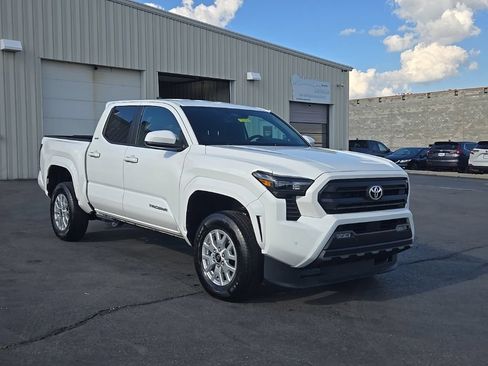 Used 2026 Toyota Tacoma SR5 AWD/4WD image 6