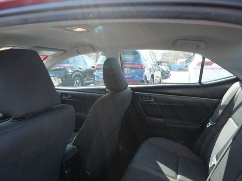 Used 2018 Toyota Corolla LE w/ Carpet Mat Package (TMS) FWD image 20