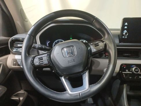 Certified 2025 Honda Pilot Touring image 11