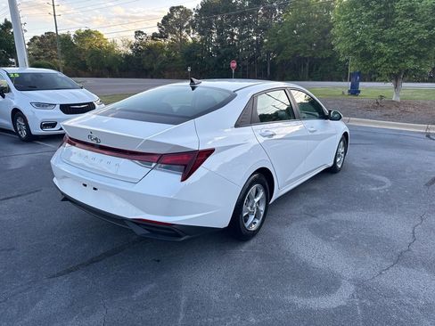 Used 2023 Hyundai Elantra SE image 7