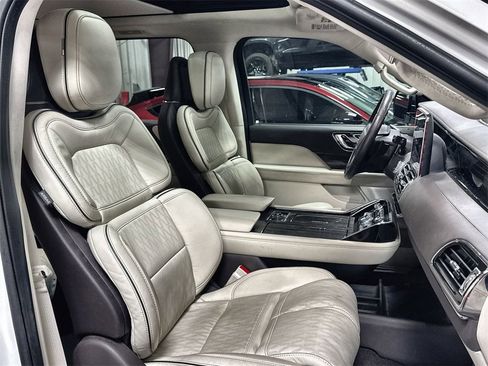 Used 2020 Lincoln Navigator Black Label w/ Cargo Convenience Package image 33