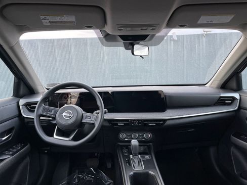 Used 2025 Nissan Kicks SV image 31