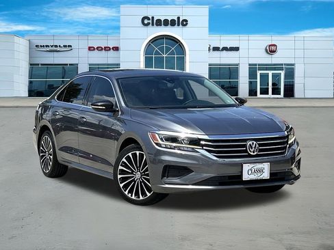 Used 2022 Volkswagen Passat 2.0T FWD image 1