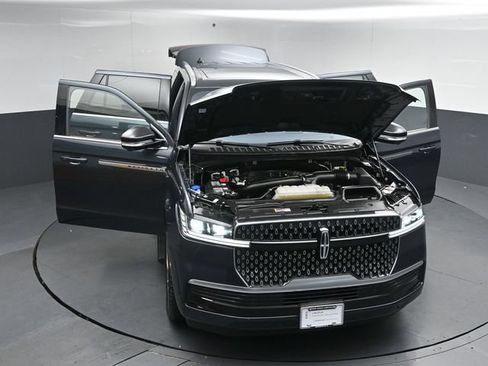 Certified 2025 Lincoln Navigator Reserve AWD/4WD image 55