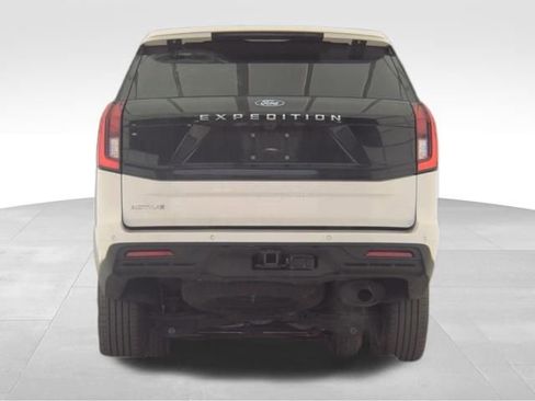 Used 2025 Ford Expedition Active image 7