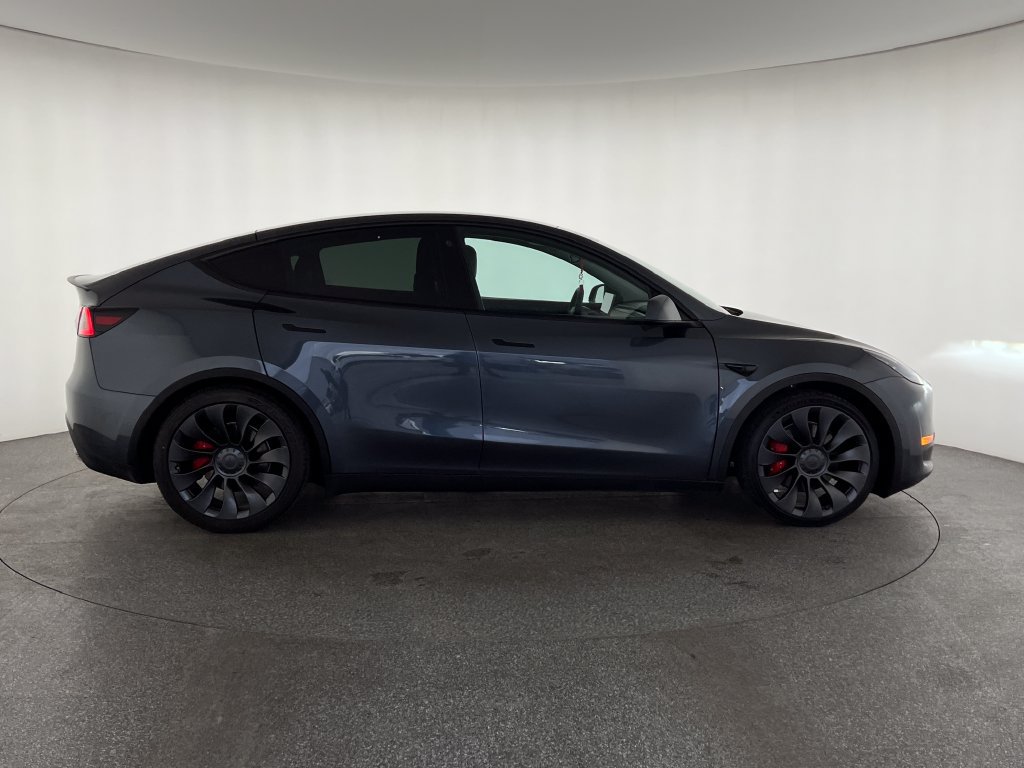 Used 2022 Tesla Model Y Performance AWD/4WD image 2