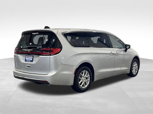 New 2026 Chrysler Pacifica Select FWD image 9