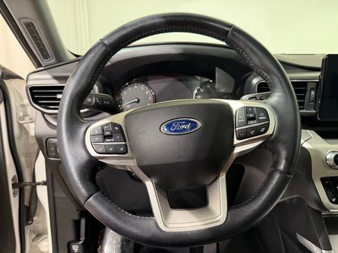 Used 2022 Ford Explorer XLT w/ Equipment Group 202A AWD/4WD image 25