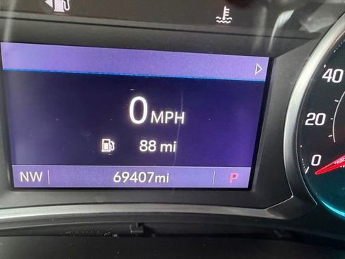 Used 2022 Chevrolet Traverse LT FWD image 19