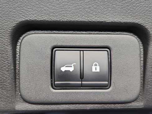 Used 2025 Nissan Rogue SV FWD image 23