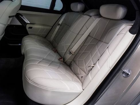 Used 2023 BMW 740i RWD image 8