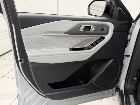 Used 2025 Ford Explorer Platinum w/ Ultimate Package image 30