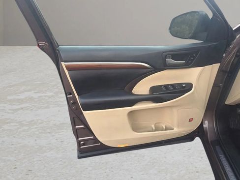 Used 2019 Toyota Highlander Limited Platinum image 45