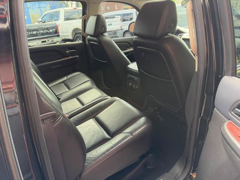 Used 2008 Cadillac Escalade EXT AWD/4WD image 16