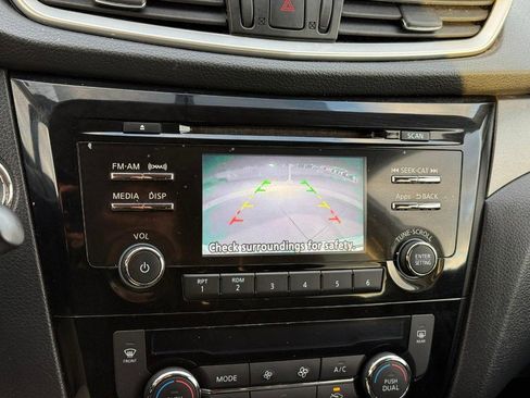 Used 2016 Nissan Rogue SV image 28