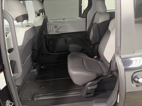 Used 2023 Toyota Sienna XSE w/ XSE Plus Package image 28