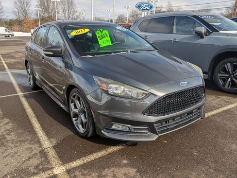Used 2017 Ford Focus ST image 3