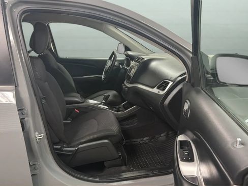 Used 2020 Dodge Journey SE FWD image 22