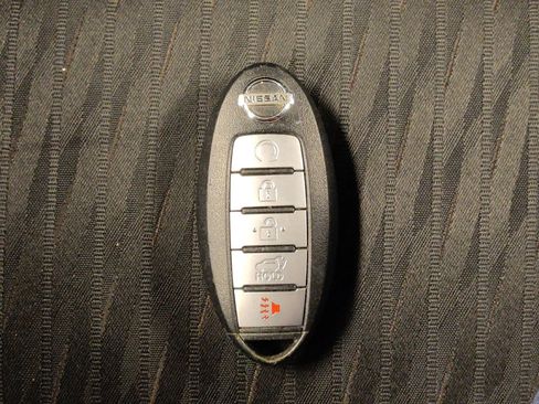 Used 2020 Nissan Rogue SV FWD image 32