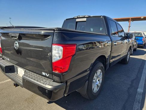 Used 2018 Nissan Titan SV w/ SV Convenience Package image 4