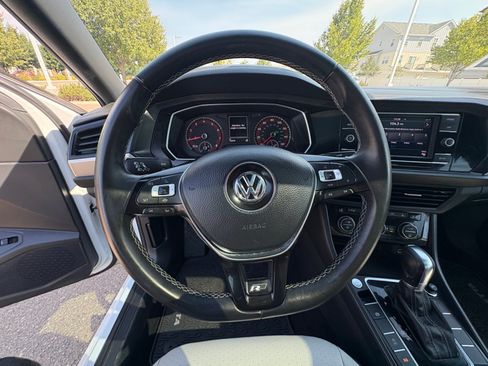 Used 2019 Volkswagen Jetta R-Line FWD image 9