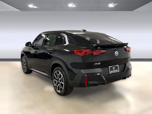 Used 2025 BMW X2 xDrive28i AWD/4WD image 3