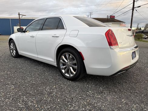 Used 2015 Chrysler 300 Limited w/ Driver Convenience Group image 5