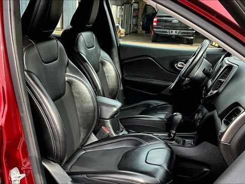 Used 2019 Jeep Cherokee Latitude Plus image 9