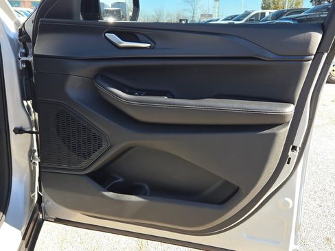 Used 2023 Jeep Grand Cherokee Altitude image 8