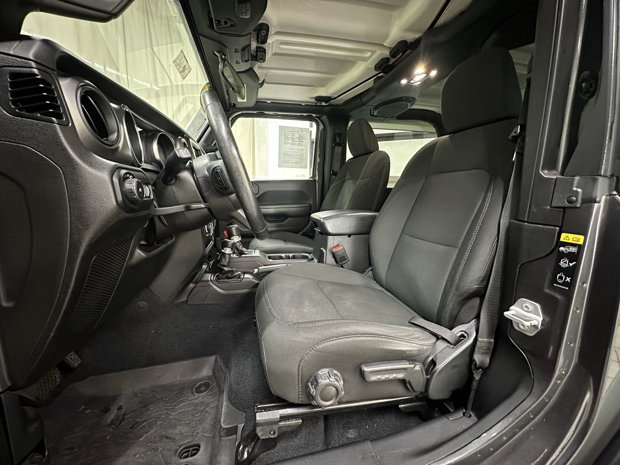 Used 2022 Jeep Wrangler Sport AWD/4WD image 22